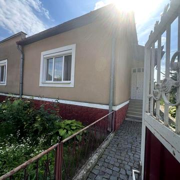 Продаж будинку у гарному стані.