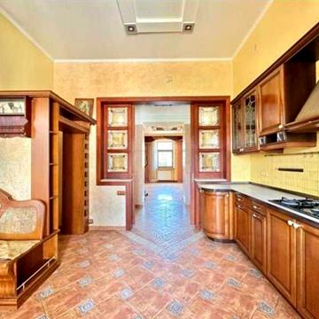 Продаж  4-кв. в австрійському будинку на вул. Некрасова (Ю. Руфа)
