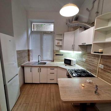 Здається 2-кімнатна квартира, на вул. Пекарська, 37
