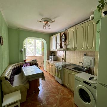 Небесної Сотні просп. (Маршала Жукова), 75