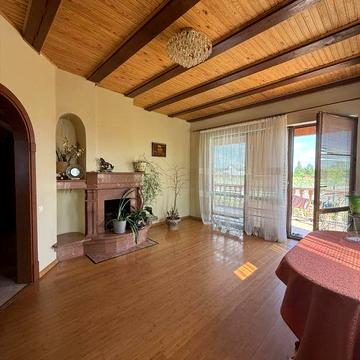 Продаж будинку біля міста