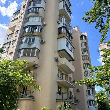 Небесної Сотні просп. (Маршала Жукова), 10/4