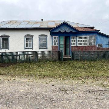 Житловий будинок та 1 га землі