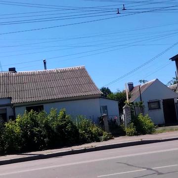 Продам,частина будинку+гаражне приміщення