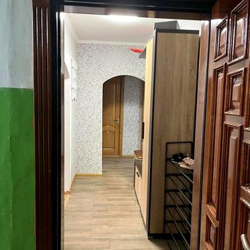 Продам двох кімнатну квартиру з гаражем.