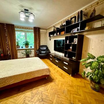 Межигірська вул., 43