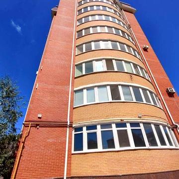 Трикімнатна квартира з дизайнерським ремонтом
