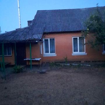 Продам частину будинку в Озерному!