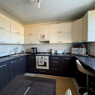 Продам 2-кімнатну квартиру в центрі!