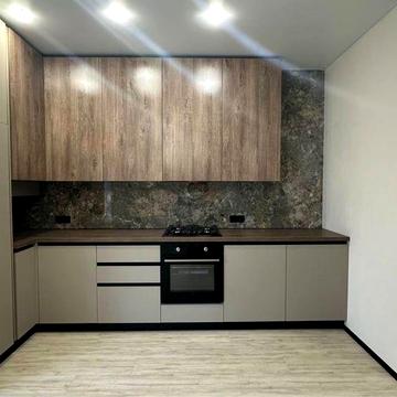 Продам таунхаус з сучасним ремонтом.Всі міські комунікації
