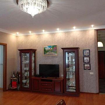 Здам 4 кімнатну квартиру. У новобудові у центрі.