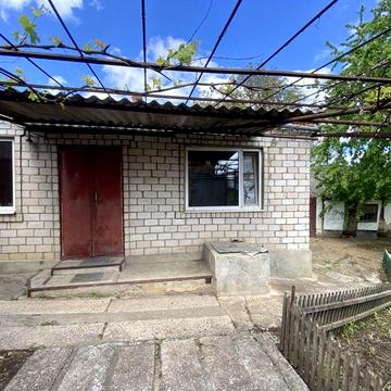 Силікатний будинок на богополі неподалік пологового