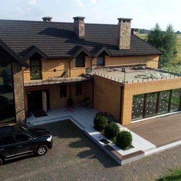 Будинок власний біля міста, та лісу