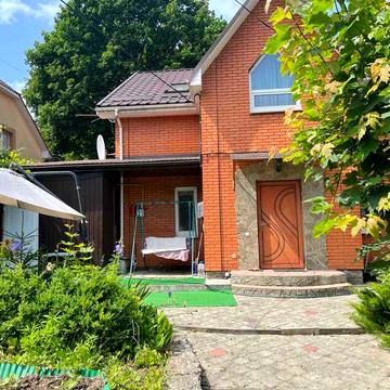 Продам компактний двоповерховий будинок для комфортного проживання