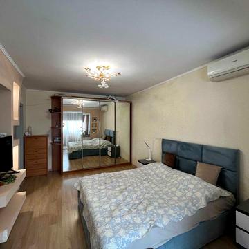 Продам 2 кімн. сучасну квартиру Троєщина, вул. Миколи Закревського 77