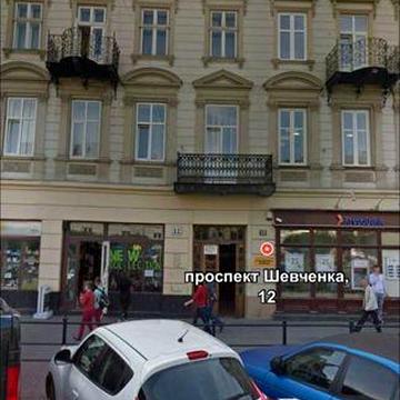 Продаж поверху в серці Львова
