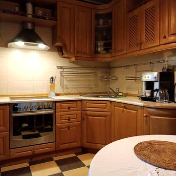 Академмістечко. 102м2 чудова 4-х на Ушакова, середній поверх.