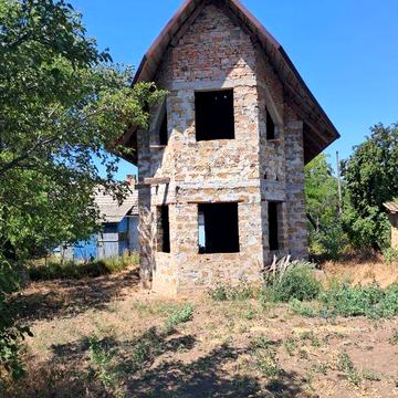 Будинок в селі Матроска