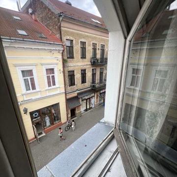 Оренда великої квартири в центрі міста по вул. Корзо