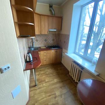 Продається 2 кімнатна квартира в Дзержинськом районі .