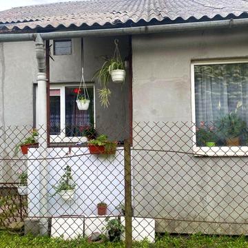 Продам частну приватного будинку Рясне 1, всі комунікації, меблі.