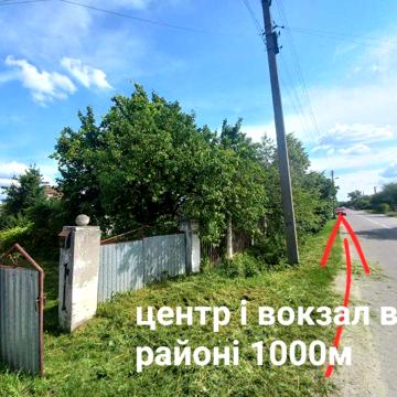 Продам частину будинку, з хорошою земельною ділянкою.