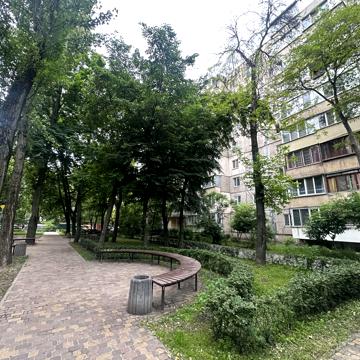Романа Ратушного вул. (Волгоградська), 33