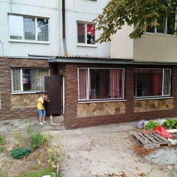 Сдам квартиру, первый этаж отдельно вход, стоянка автомобиля