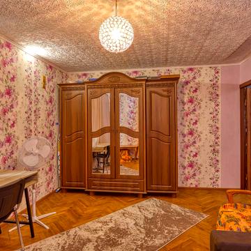 Єреванська вул., 28