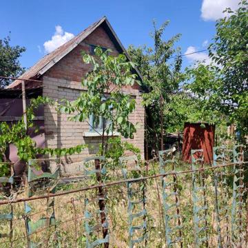 Продається дачна ділянка з будинком