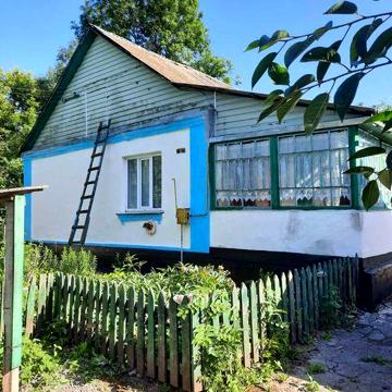 Продається цегляна хата