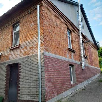 Продам трьох поверхову квартиру. 95 м.з.площа. Бивший гуртожиток.