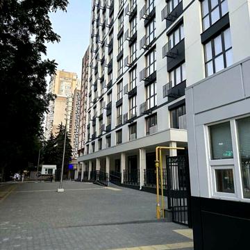 Літературна вул., 10