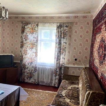 Будинок 1957р забудови 84  кв.м, ділянка 0.12 га є гараж, сарай,