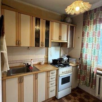 Продаж 2- кімнатної квартири з ремонтом, вул. Симиренка 5