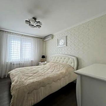 Героїв просп., 8