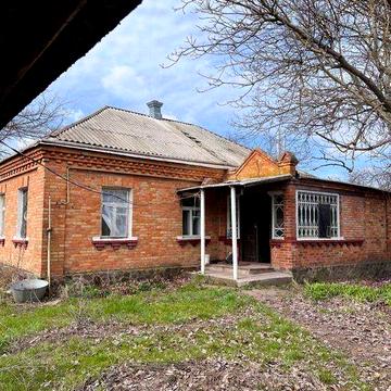 Продаж будинку Київська область: стіни з цегли, газ, власна скважина