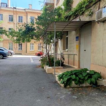 Сдам 2 ком. уютную квартиру с раздельными комнатами  в Центре города.