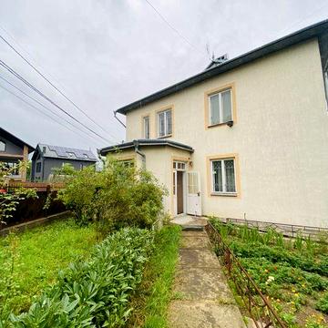 Продаж будинку із приватизованою зем. ділянкою в центрі міста