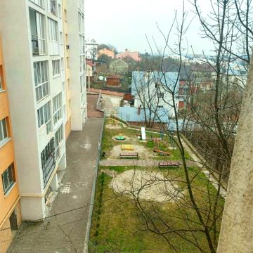 Кирила Студинського вул., 6