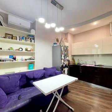 1-комнатная квартира с ремонтом в кирпичном доме на Таирово