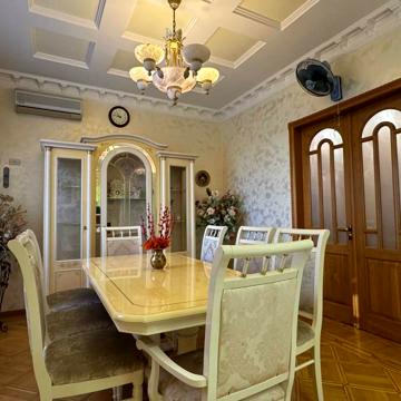 Довженка вул., 8