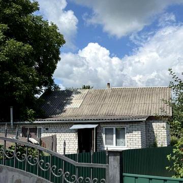 Продається будинок(розділений на дві половини)