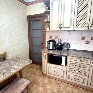 Курсанта Єськова вул., 14