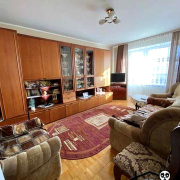 Продається 3-кімнатна квартира  у хорошому районі.