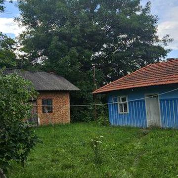 Будинок  з ділянкою