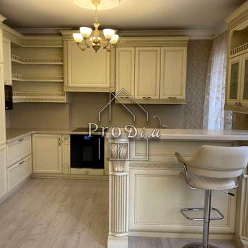 Продаж. Чотирьохкімнатна квартира, вул.Осіння 33, метро Академмістечко