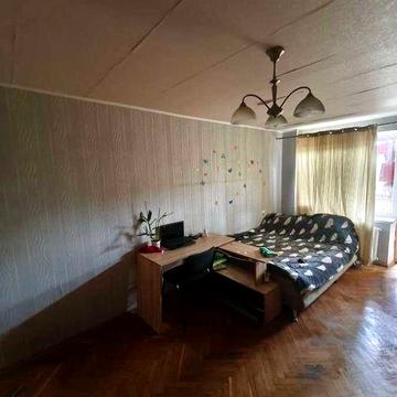 Продаж 1к на Тичини Павла цегляний будинок