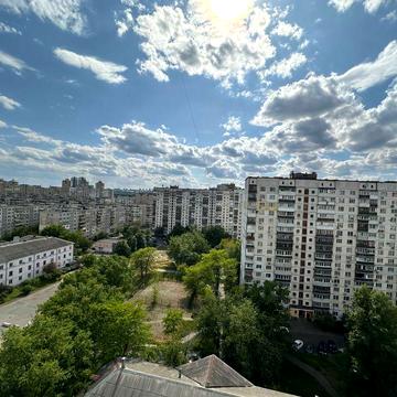 Продам 1-комнатную квартиру 34 м2 возле м. Левобережная!