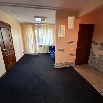 Продається комфортна квартира на вулиці Дорошенка
